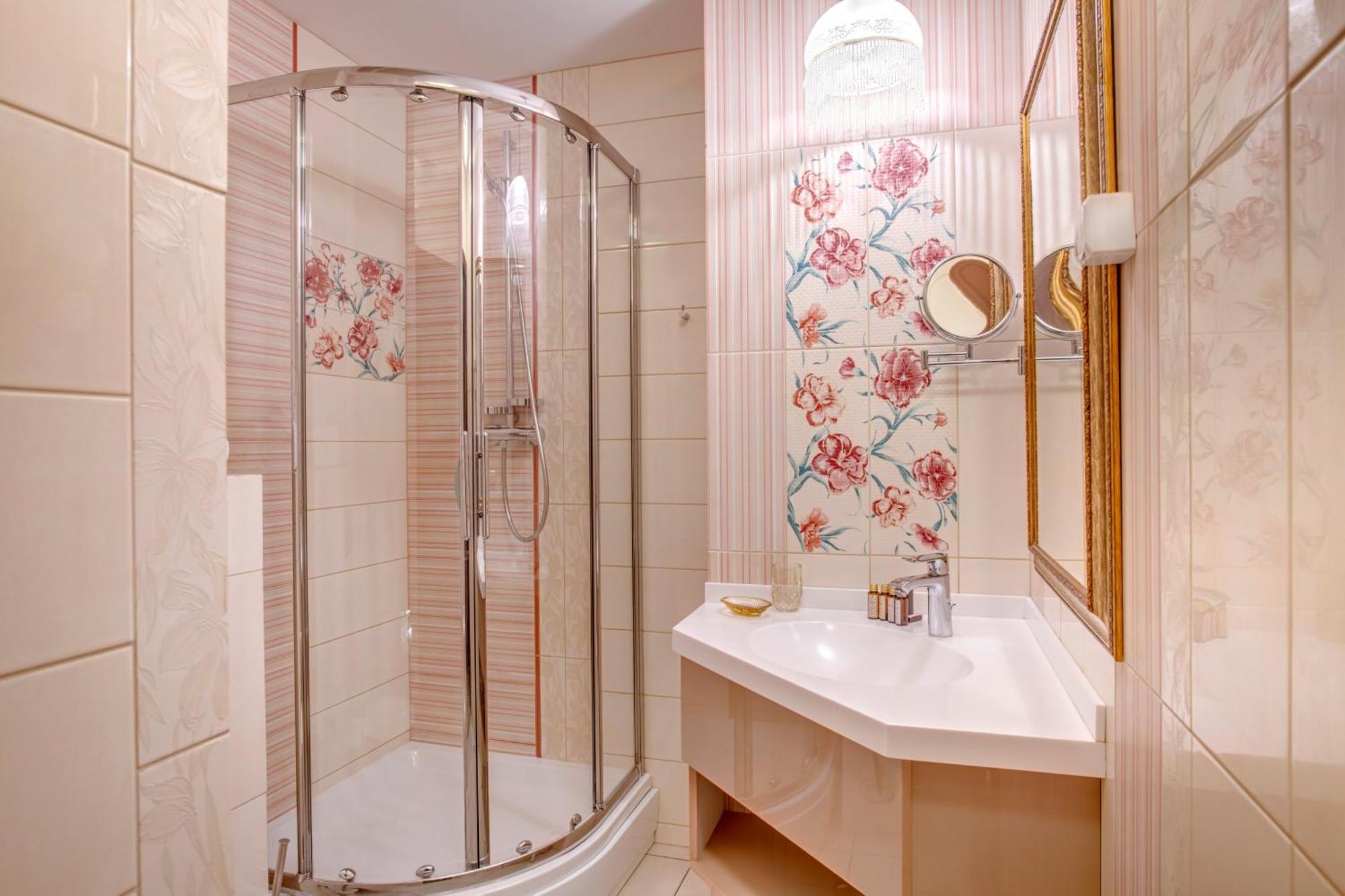 Simfonia Boutique Hotel Râmnicu Vâlcea Zewnętrze zdjęcie